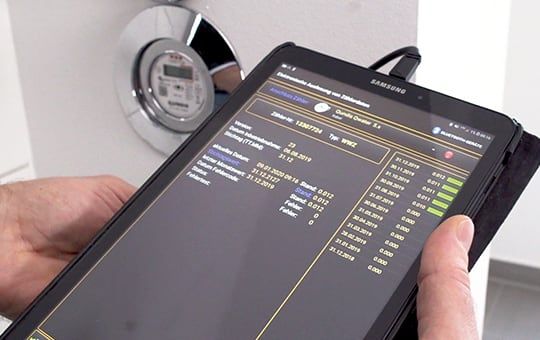 Die Verbrauchswerte werden per Funk ausgelesen und unter Einhaltung höchster Standards in Bezug auf Datenschutz und Datensicherheit weiterverarbeitet.