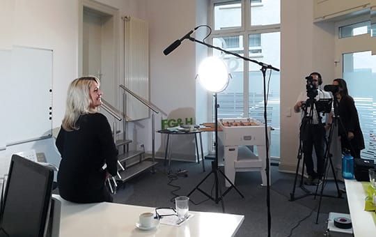 Geschäftsführerin Ina Hessenmöller und das Telemetrie-Team wirkten beim Filmdreh als Akteure mit.