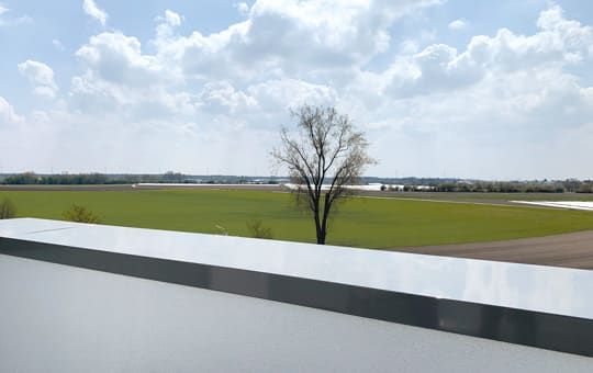 Gut angebunden und naturnah: Blick vom Pflegezentrum aufs grüne Umland.