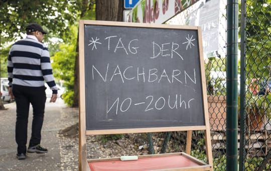 Per Onlinevoting soll die beste Idee zum „Tag der Nachbarn“ gewählt werden. Als Hauptgewinn lockt ein großes Nachbarschaftsfest.